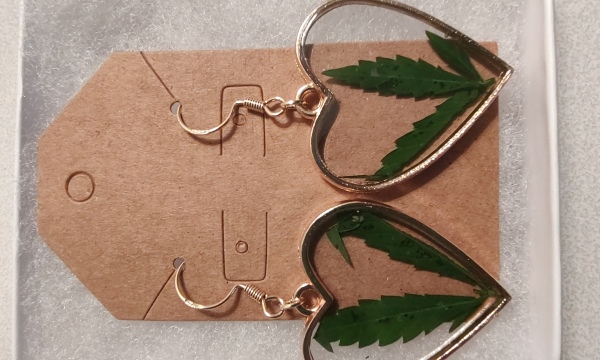 420 gold heart earrings