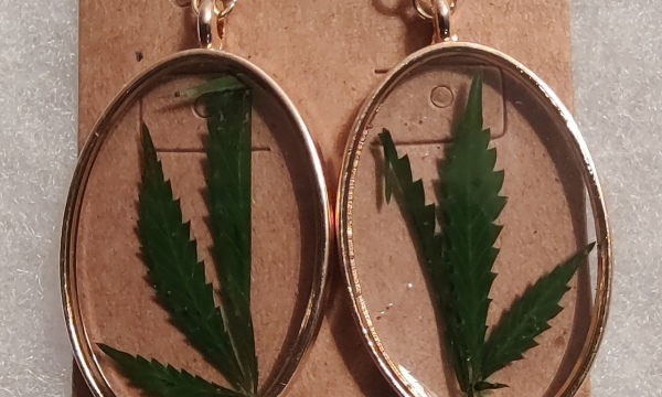 420 gold oval earrings