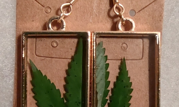 420 gold rectangle earrings