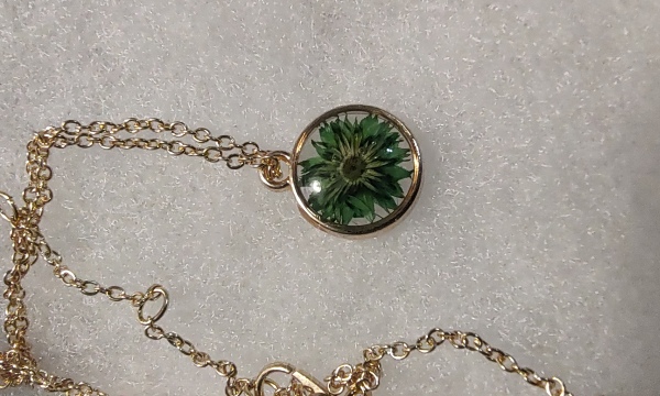 Small Green/Gold Flower Necklace 